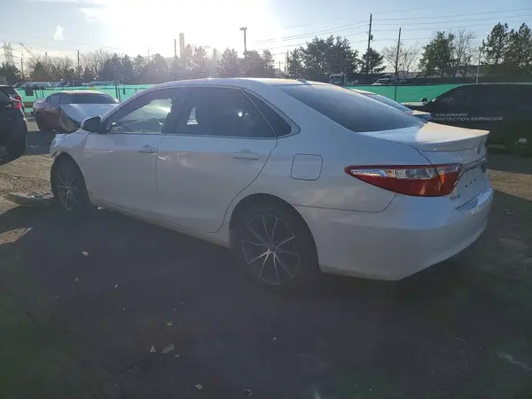 4T1BF1FK1GU584154 2016 TOYOTA CAMRY - Image 2