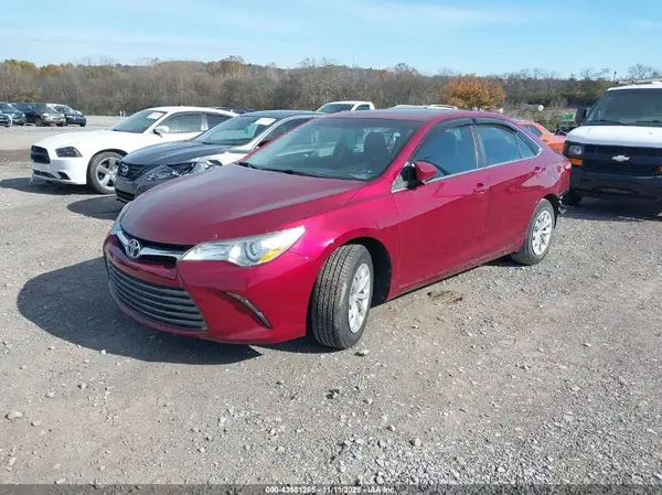 4T1BF1FK1GU584574 2016 TOYOTA CAMRY - Image 2