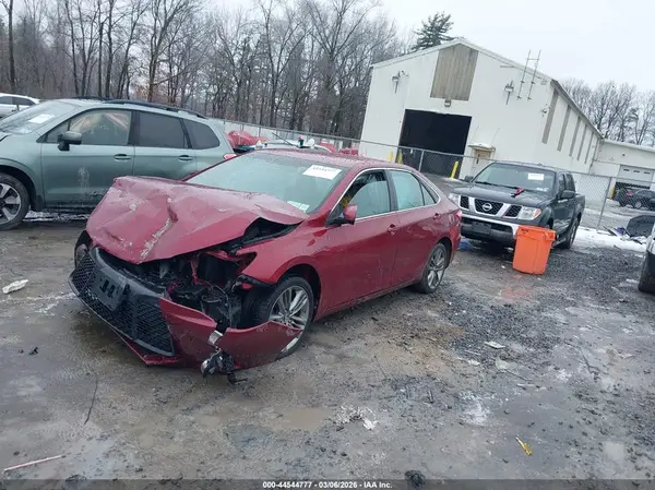 4T1BF1FK1GU586213 2016 TOYOTA CAMRY - Image 2