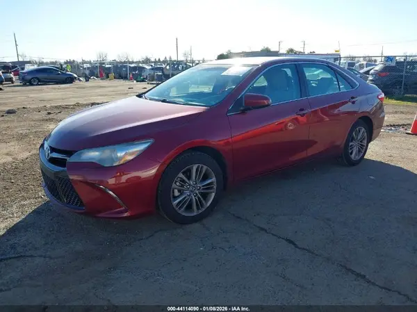 4T1BF1FK1GU586910 2016 TOYOTA CAMRY - Image 2