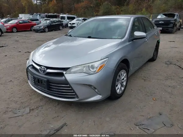 4T1BF1FK1GU589077 2016 TOYOTA CAMRY - Image 2