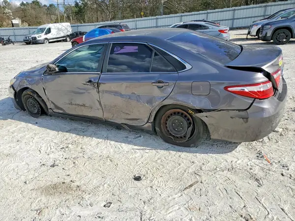 4T1BF1FK1GU596871 2016 TOYOTA CAMRY - Image 2