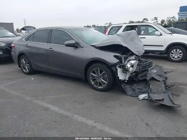 4T1BF1FK1GU598085 2016 TOYOTA CAMRY - Image 1