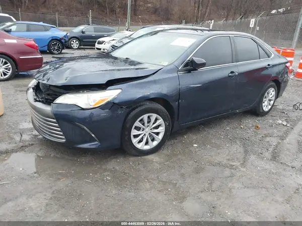 4T1BF1FK1GU598961 2016 TOYOTA CAMRY - Image 2