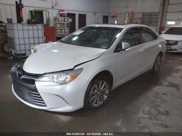4T1BF1FK1GU601082 2016 TOYOTA CAMRY - Image 2
