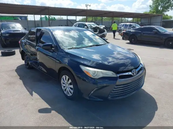 4T1BF1FK1GU604709 2016 TOYOTA CAMRY - Image 1