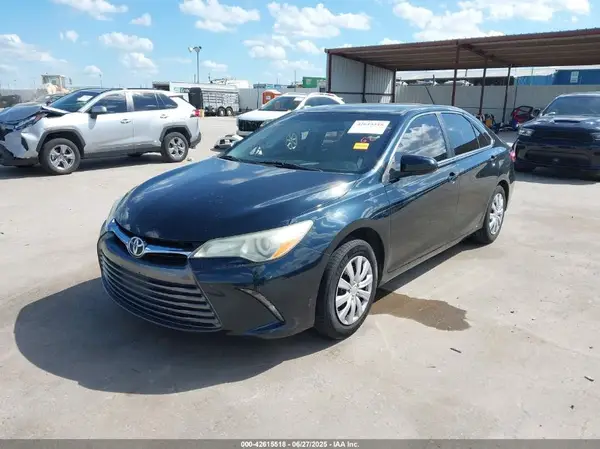 4T1BF1FK1GU604709 2016 TOYOTA CAMRY - Image 2