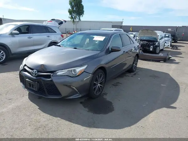 4T1BF1FK1GU605701 2016 TOYOTA CAMRY - Image 2