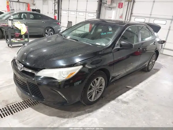 4T1BF1FK1GU606413 2016 TOYOTA CAMRY - Image 2