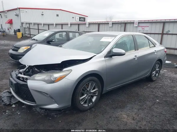 4T1BF1FK1HU268898 2017 TOYOTA CAMRY - Image 2