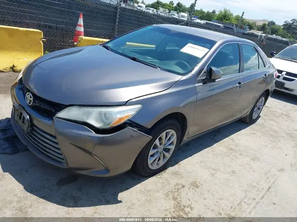 4T1BF1FK1HU271994 2017 TOYOTA CAMRY - Image 2