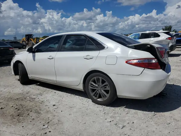 4T1BF1FK1HU272675 2017 TOYOTA CAMRY - Image 2