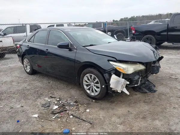 4T1BF1FK1HU283546 2017 TOYOTA CAMRY - Image 1