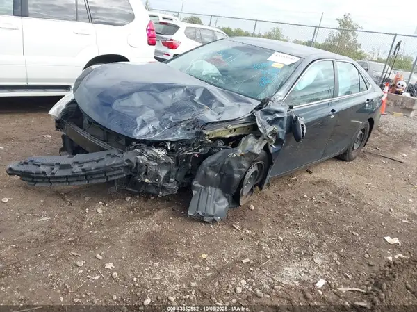 4T1BF1FK1HU285992 2017 TOYOTA CAMRY - Image 2