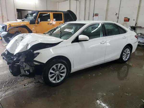 4T1BF1FK1HU294045 2017 TOYOTA CAMRY - Image 1