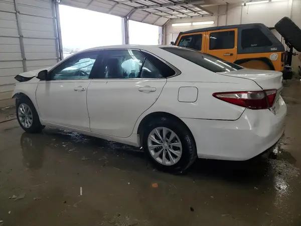 4T1BF1FK1HU294045 2017 TOYOTA CAMRY - Image 2