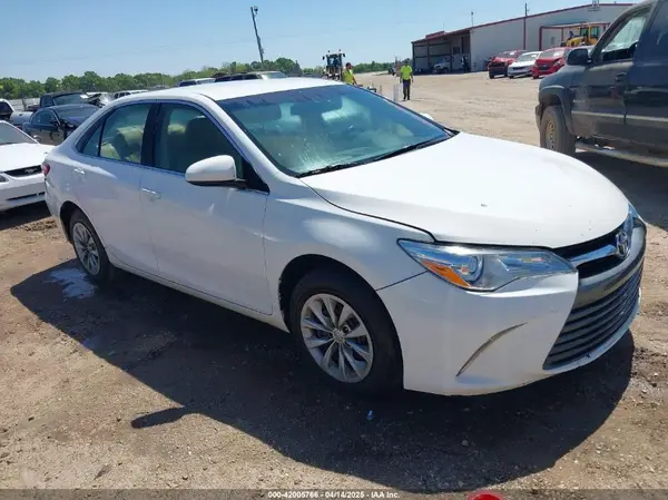 4T1BF1FK1HU294062 2017 TOYOTA CAMRY - Image 1