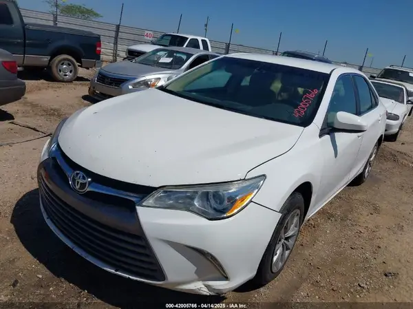 4T1BF1FK1HU294062 2017 TOYOTA CAMRY - Image 2