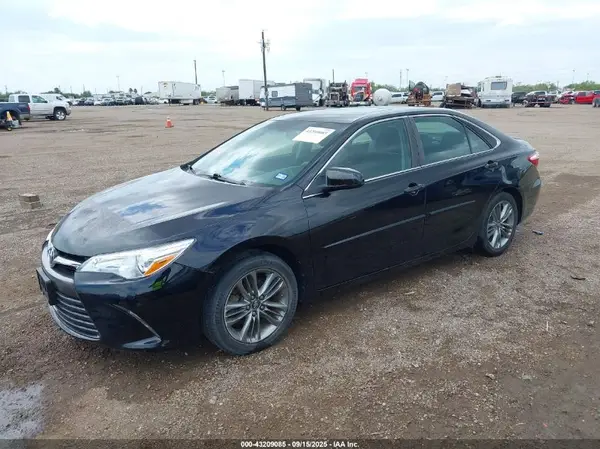 4T1BF1FK1HU294658 2017 TOYOTA CAMRY - Image 2