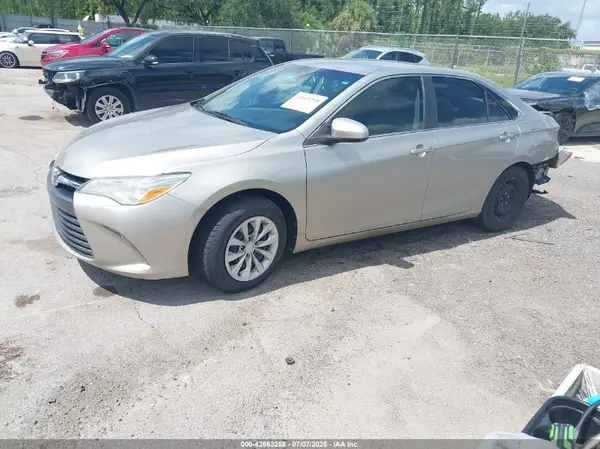 4T1BF1FK1HU295745 2017 TOYOTA CAMRY - Image 2