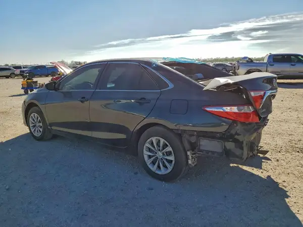 4T1BF1FK1HU296037 2017 TOYOTA CAMRY - Image 2