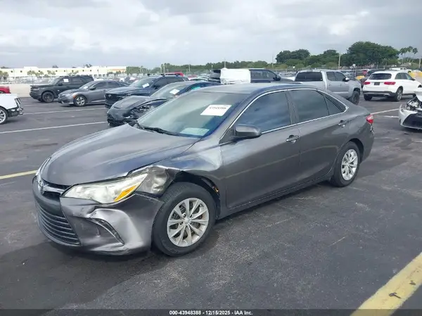 4T1BF1FK1HU296443 2017 TOYOTA CAMRY - Image 2