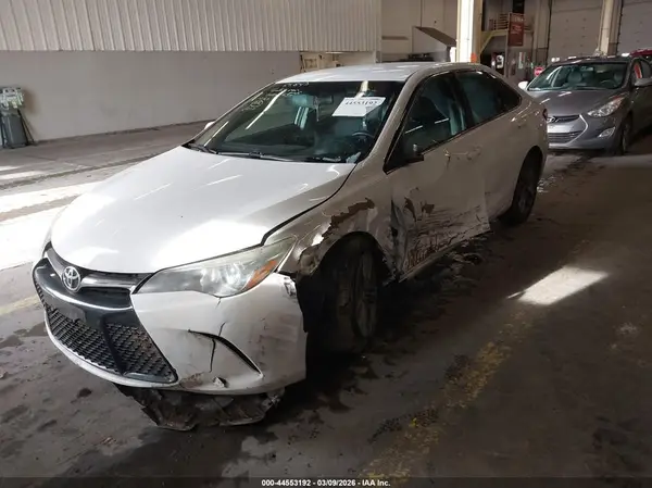 4T1BF1FK1HU298757 2017 TOYOTA CAMRY - Image 2