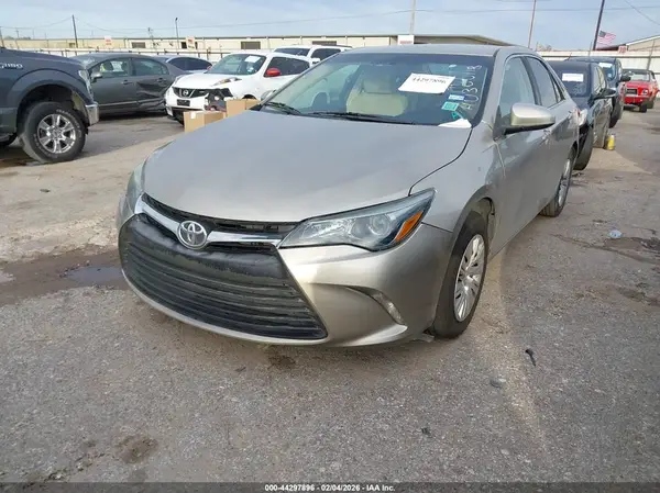 4T1BF1FK1HU300118 2017 TOYOTA CAMRY - Image 2