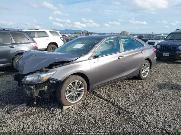 4T1BF1FK1HU300622 2017 TOYOTA CAMRY - Image 2