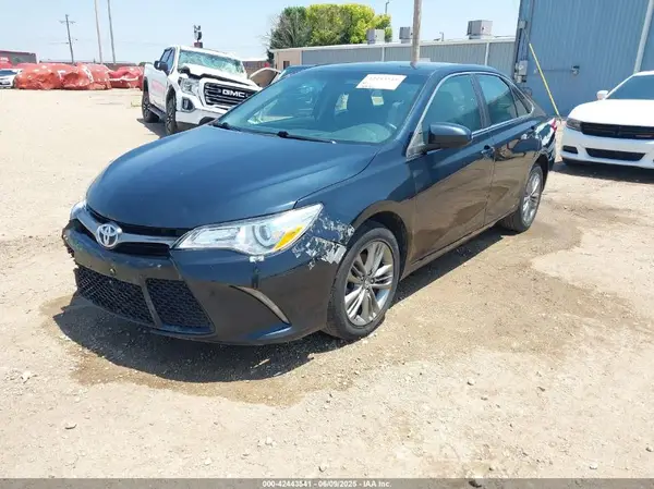 4T1BF1FK1HU300720 2017 TOYOTA CAMRY - Image 2