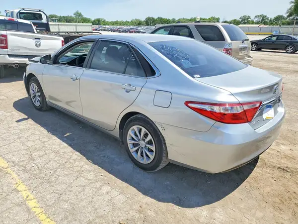 4T1BF1FK1HU302810 2017 TOYOTA CAMRY - Image 2