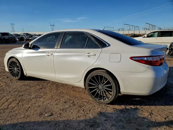 4T1BF1FK1HU303438 2017 TOYOTA CAMRY - Image 2