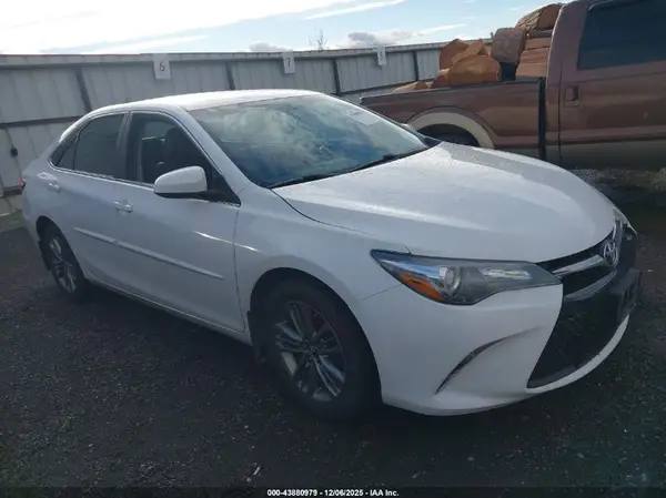 4T1BF1FK1HU303536 2017 TOYOTA CAMRY - Image 1