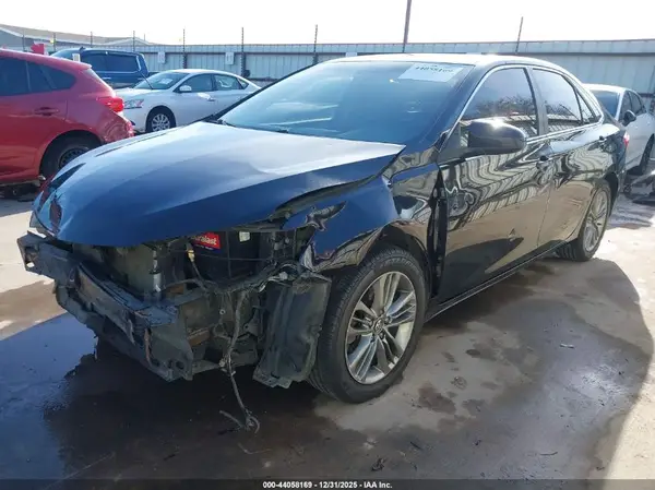 4T1BF1FK1HU304802 2017 TOYOTA CAMRY - Image 2