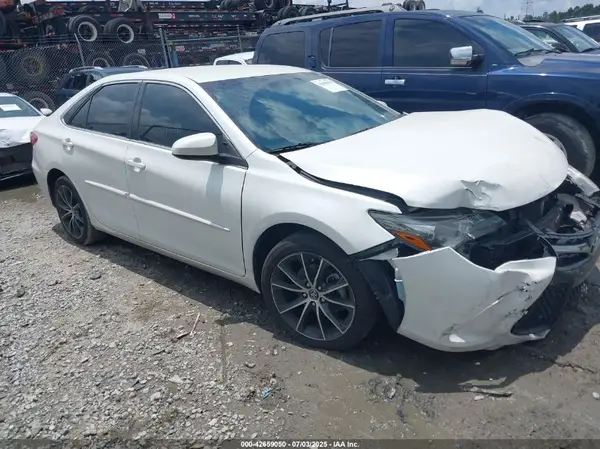 4T1BF1FK1HU307263 2017 TOYOTA CAMRY - Image 1