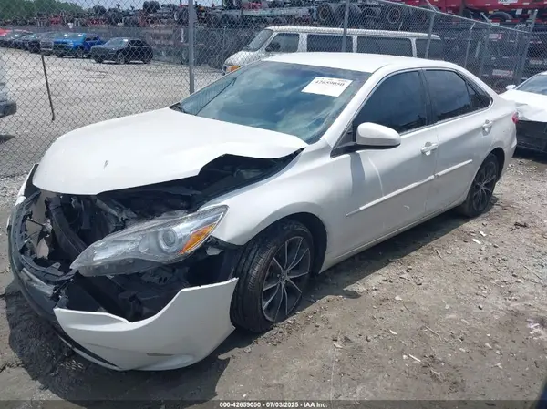 4T1BF1FK1HU307263 2017 TOYOTA CAMRY - Image 2
