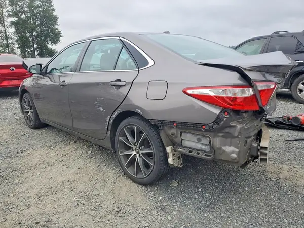 4T1BF1FK1HU308963 2017 TOYOTA CAMRY - Image 2