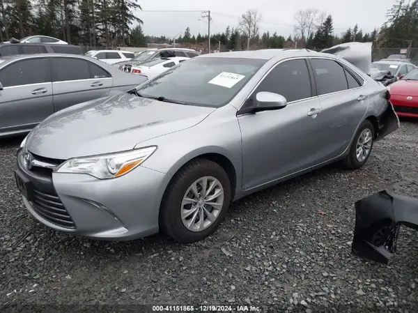 4T1BF1FK1HU310003 2017 TOYOTA CAMRY - Image 2