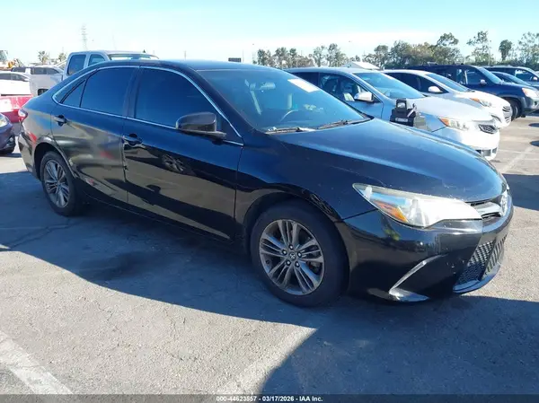 4T1BF1FK1HU312916 2017 TOYOTA CAMRY - Image 1