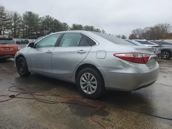 4T1BF1FK1HU313581 2017 TOYOTA CAMRY - Image 2