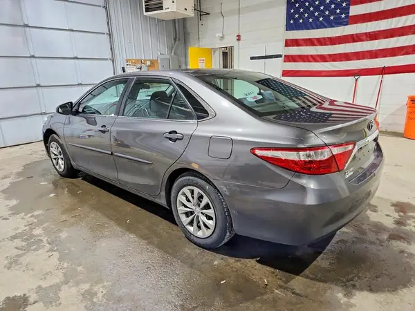 4T1BF1FK1HU315282 2017 TOYOTA CAMRY - Image 2
