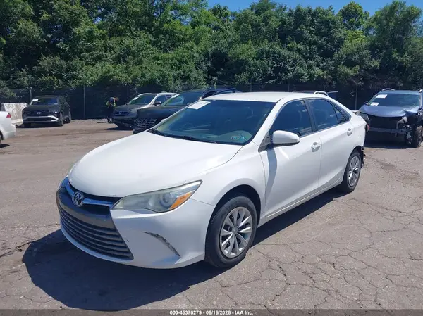 4T1BF1FK1HU315881 2017 TOYOTA CAMRY - Image 2