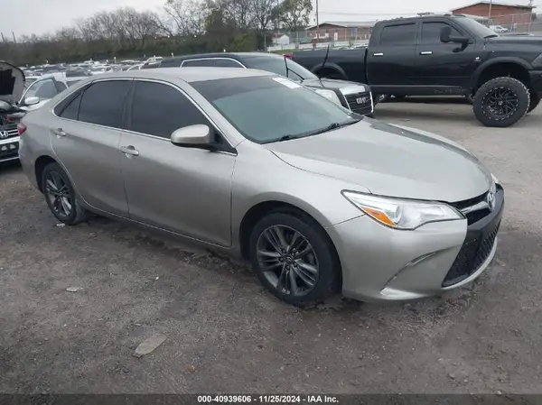 4T1BF1FK1HU317937 2017 TOYOTA CAMRY - Image 1