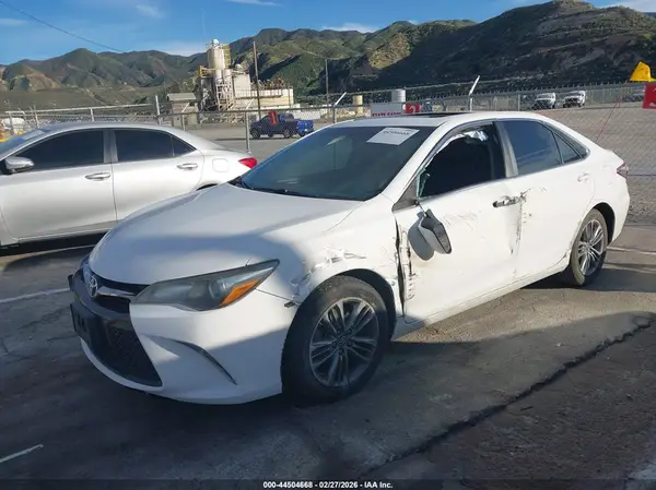4T1BF1FK1HU319641 2017 TOYOTA CAMRY - Image 2