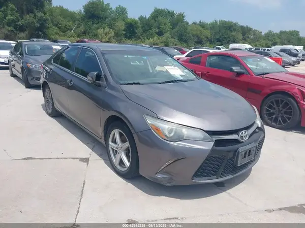 4T1BF1FK1HU321809 2017 TOYOTA CAMRY - Image 1