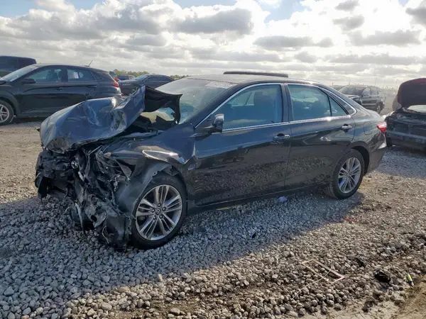 4T1BF1FK1HU322233 2017 TOYOTA CAMRY - Image 1