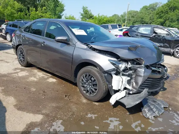 4T1BF1FK1HU324872 2017 TOYOTA CAMRY - Image 1