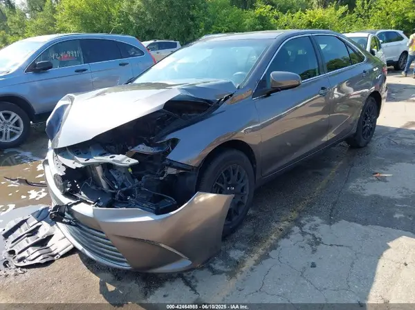 4T1BF1FK1HU324872 2017 TOYOTA CAMRY - Image 2