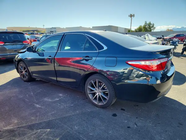 4T1BF1FK1HU325228 2017 TOYOTA CAMRY - Image 2