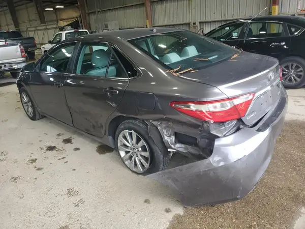 4T1BF1FK1HU325679 2017 TOYOTA CAMRY - Image 2